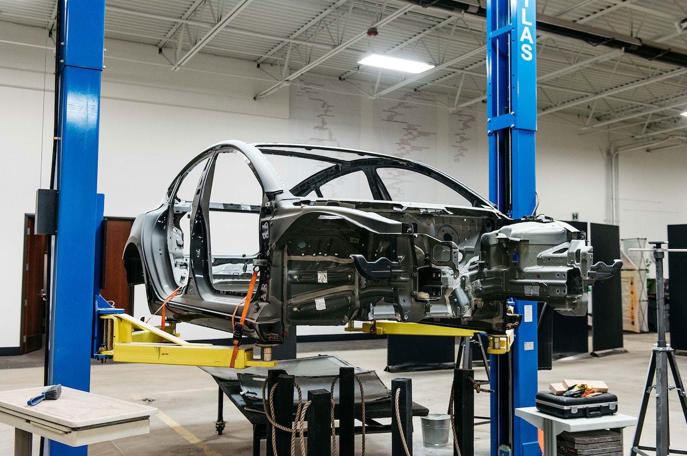 Tesla Model 3 zerlegt: Was ist drinnen und wie gut ist die Verarbeitung? –  Der letzte Führerscheinneuling…